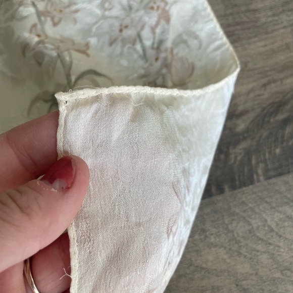 Signature Echo silk scarf - Picture 4 of 4